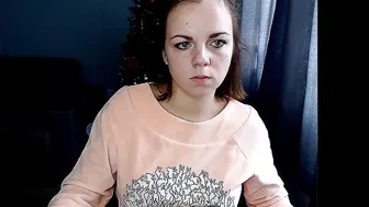 kindlybitch girl in stockings shows juicy ass