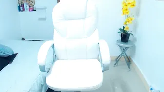jasmin_diaz sexy blonde gently masturbates cunt