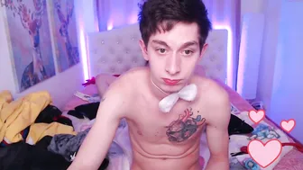 bonnie_xxx_clyde naughty passion caresses shaved pussy
