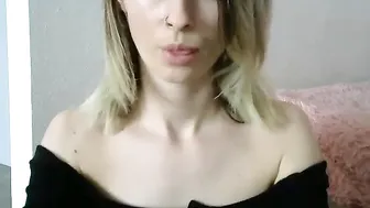 strawberry cute blondie exposes big tits