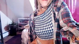 swedishbabe20 sexy chick caresses pussy and nipples