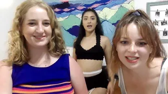 sleepover411  dark chick seduces with big shapes