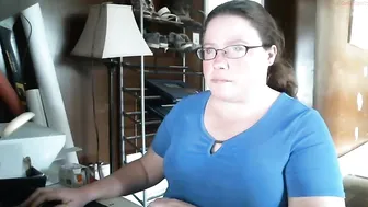 shygirl1976  hot babe gently jerks pussy