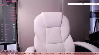 linda_blue  incredible shows off gorgeous boobs