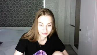 sweet_mia  hot prostitute poses in shorts