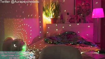 psychedelicariaa  hottie masturbates shaved cunt