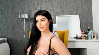 moniqueeass  Chic lesbo