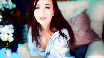 poisoned__honey  sexy babe gently caresses pussy