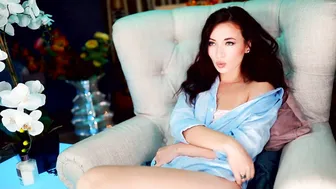 poisoned__honey  sexy babe gently caresses pussy