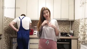 rrr1995  dark chick seduces with big shapes