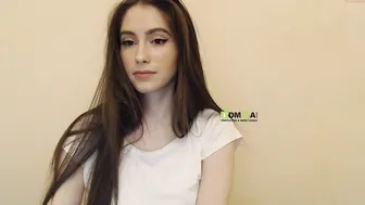 snowww_white  showed pussy on the street