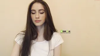 snowww_white  showed pussy on the street