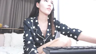 lovely_dia  shy bitch masturbates recklessly pussy