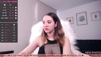 linda_blue  delicious bitch pulls her holes