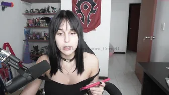 laura_cornett  fingering her asshole