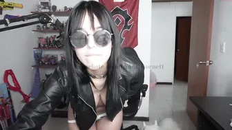 laura_cornett  fingering her asshole