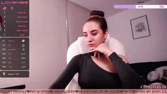 linda_blue  spectacular devil smartly jerks off her dildo