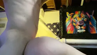 jaxxxs2828  charming blonde near the pool