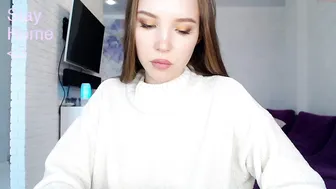 knee_ling  swallows a toy