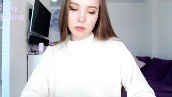 knee_ling  swallows a toy