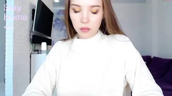 knee_ling  swallows a toy