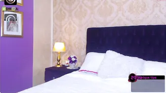 debralee  black-haired babe jerks off her cunt