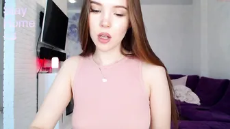 knee_ling  busty  girl  jerks her pussy and squirts