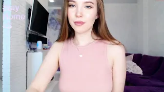 knee_ling  busty  girl  jerks her pussy and squirts