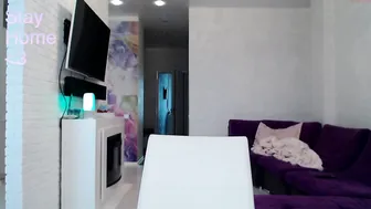 knee_ling  busty  girl  jerks her pussy and squirts