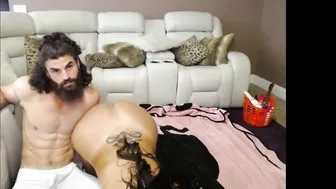 curvymodelmilf  fucks herself on the sofa