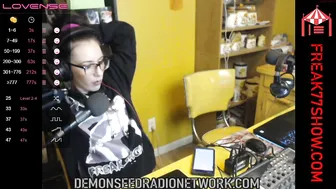 freak7  in black stockings jerks off