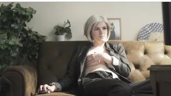 acorn_power  sexy woman posing nude