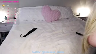 ava_nextdoor  sexy mare passionately masturbates pussy