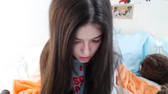 christine_horny  teen slut fingers her crevices