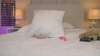 blondiekayy  perfect black-haired slut fucks vagina