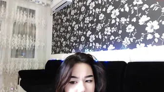 sweet_hang  cute lady undresses in front of the camera