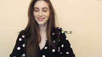 snowww_white  online show January 2020