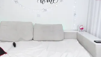 oscar_nika  elegant blonde dabbles with dildo