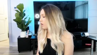 texasthicc  naughty slut caresses big tits