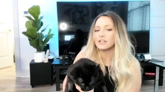 texasthicc  naughty slut caresses big tits