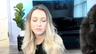 texasthicc  naughty slut caresses big tits