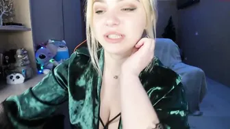 sexyalice1997  sweet lady takes off her dress