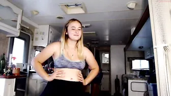 wrestlerpr  masturbating and playing with her pussy