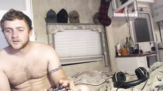 wrestlerpr  Dark-haired chick