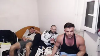 rickymiami1  skin masturbates pussy
