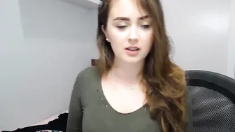 silvia_ami  cool skinny rubs her lips sex
