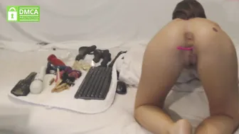 sexy_chick99  playing with her big tits