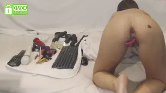 sexy_chick99  playing with her big tits