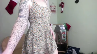 skylarshark  cute slut jerks her pussy on people