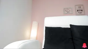 lilicarter_  hot hottie sucking dildo